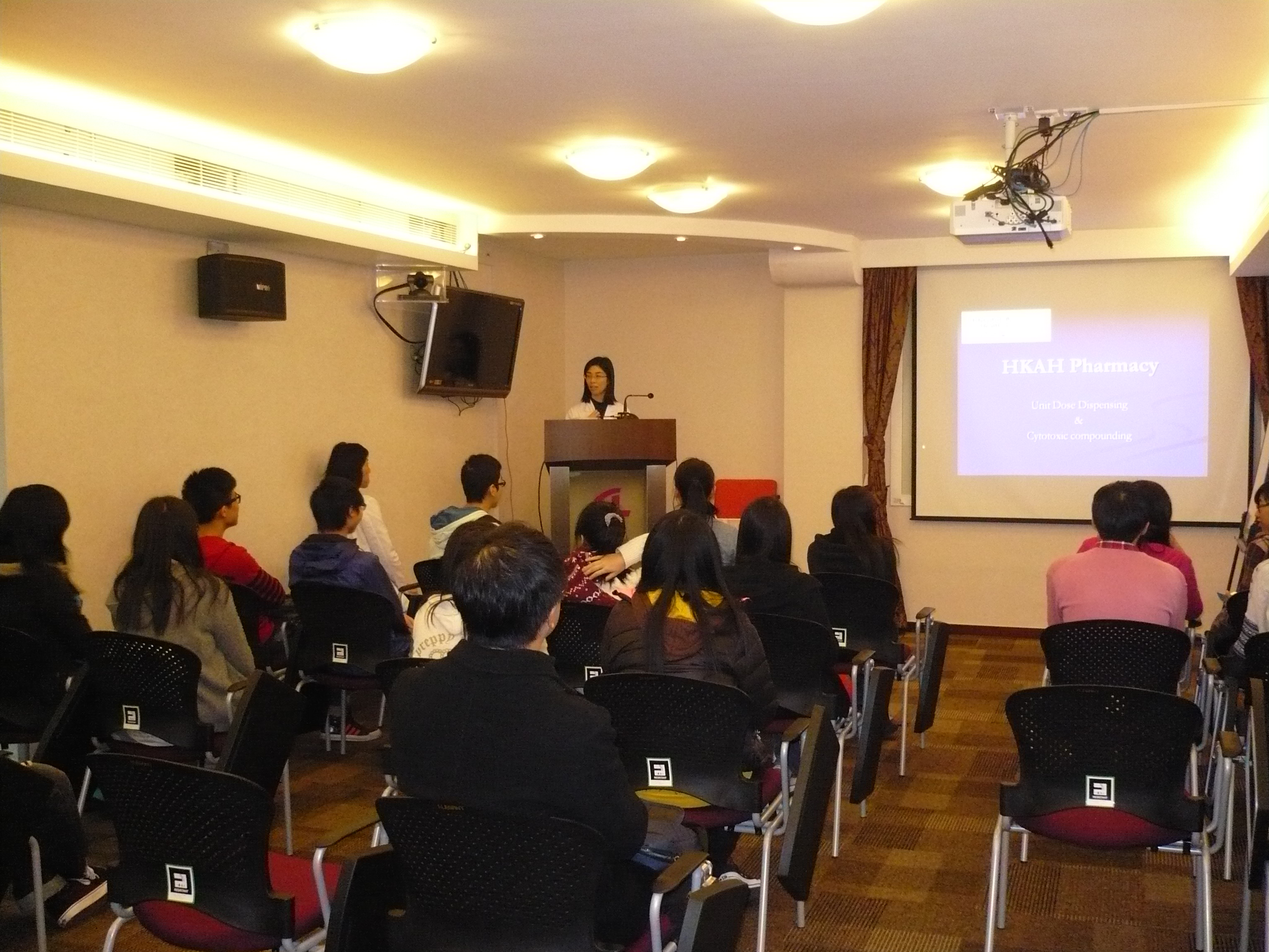 Visit to the Pharmacy Department of Hong Kong Adventist Hospital - Photo - 11
