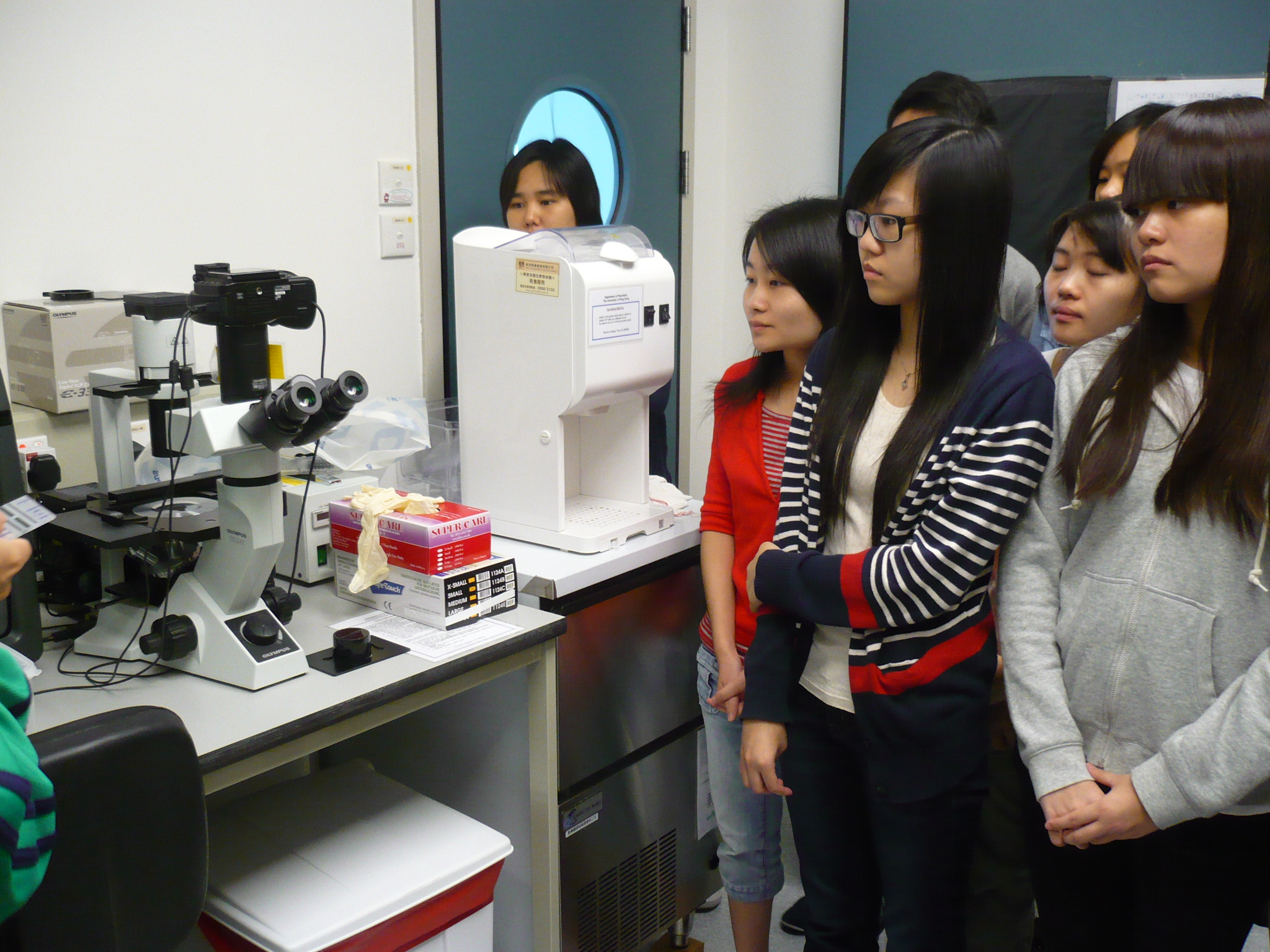 Visit to the Laboratories of the Department of Psychiatry, Li Ka Shing Faculty of Medicine, The University of Hong Kong (HKU) - Photo - 9