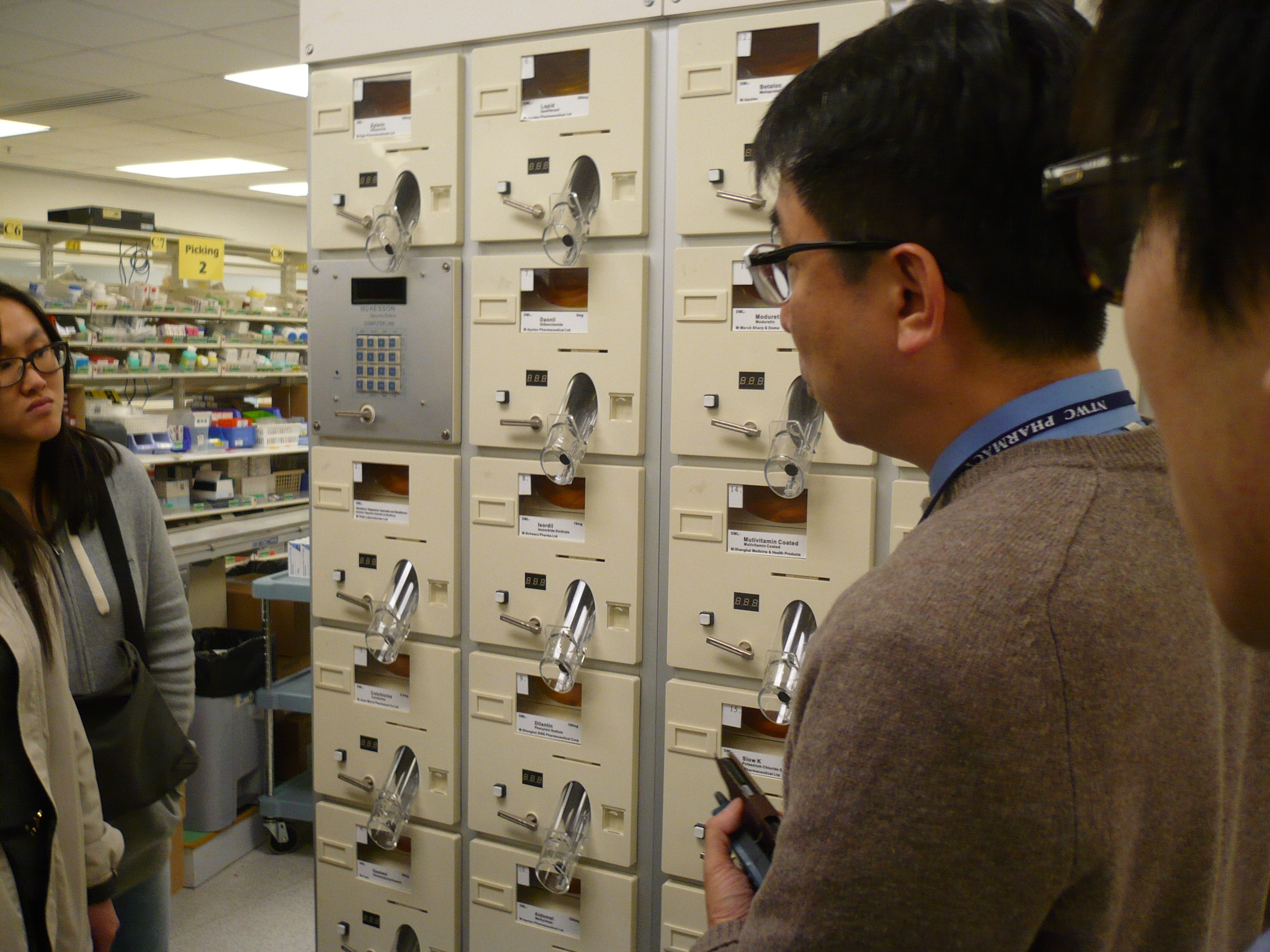 Visit to the Pharmacy Department of Pok Oi Hospital - Photo - 15