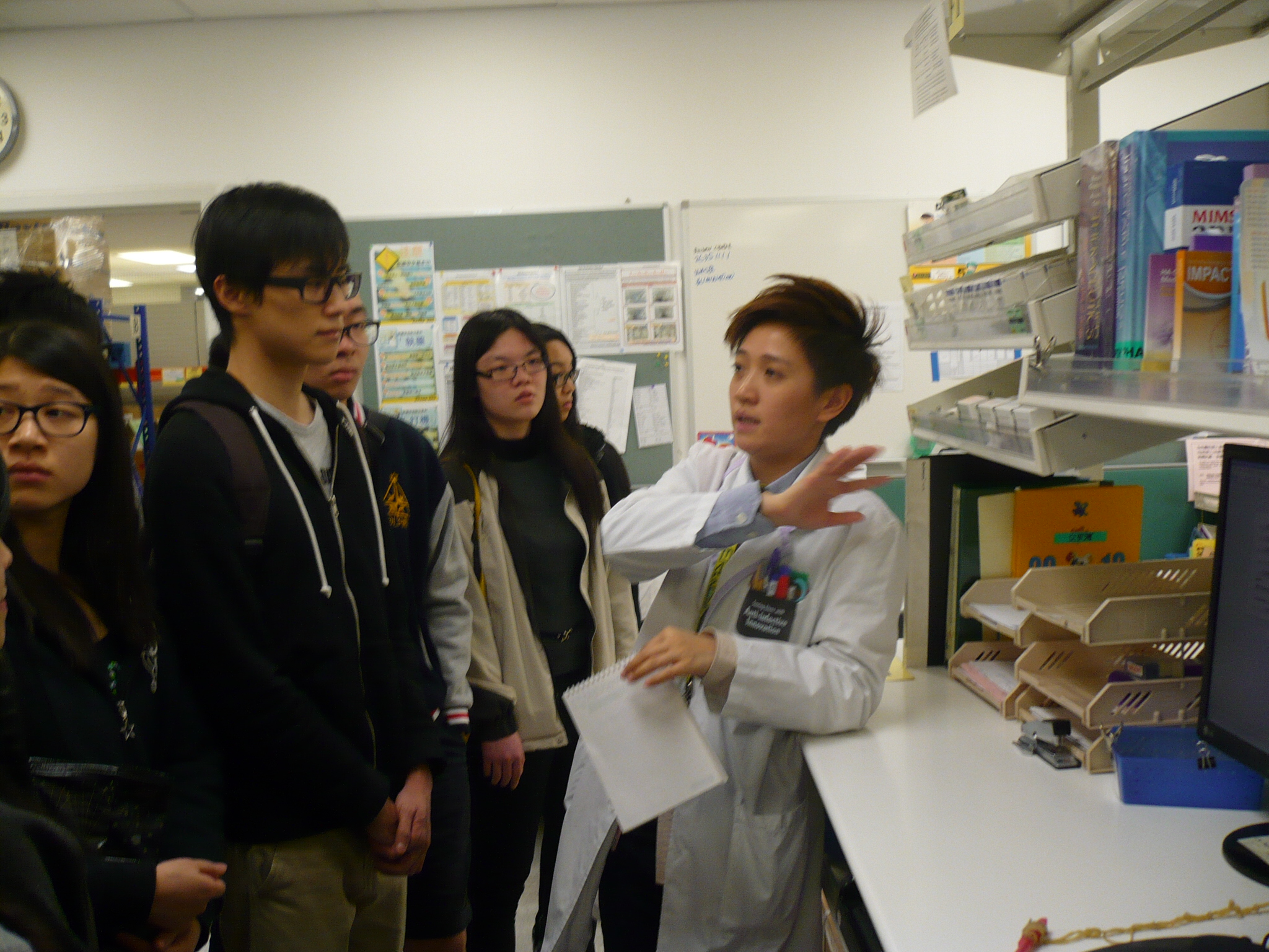 Visit to the Pharmacy Department of Pok Oi Hospital - Photo - 21