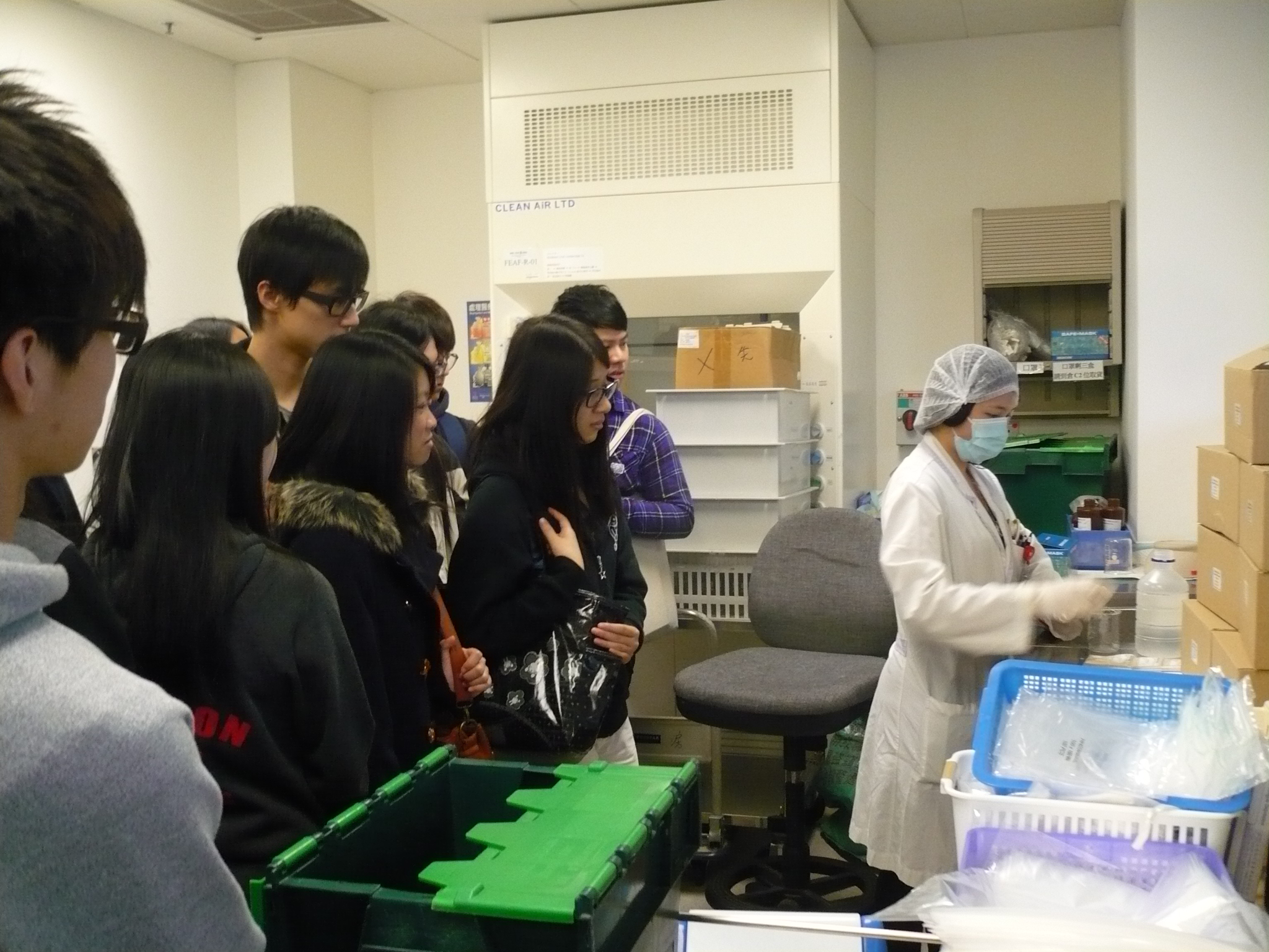 Visit to the Pharmacy Department of Pok Oi Hospital - Photo - 23
