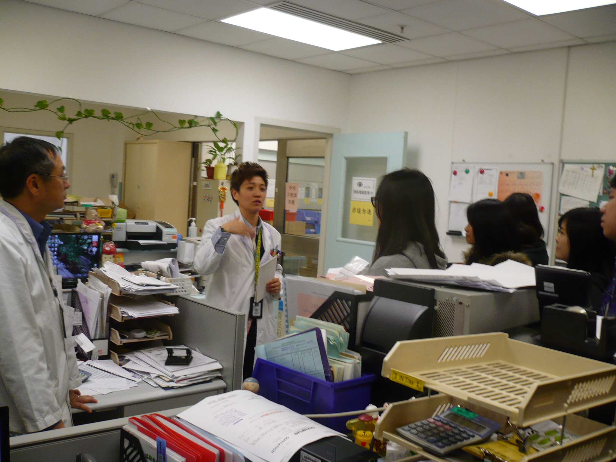 Visit to the Pharmacy Department of Pok Oi Hospital - Photo - 25