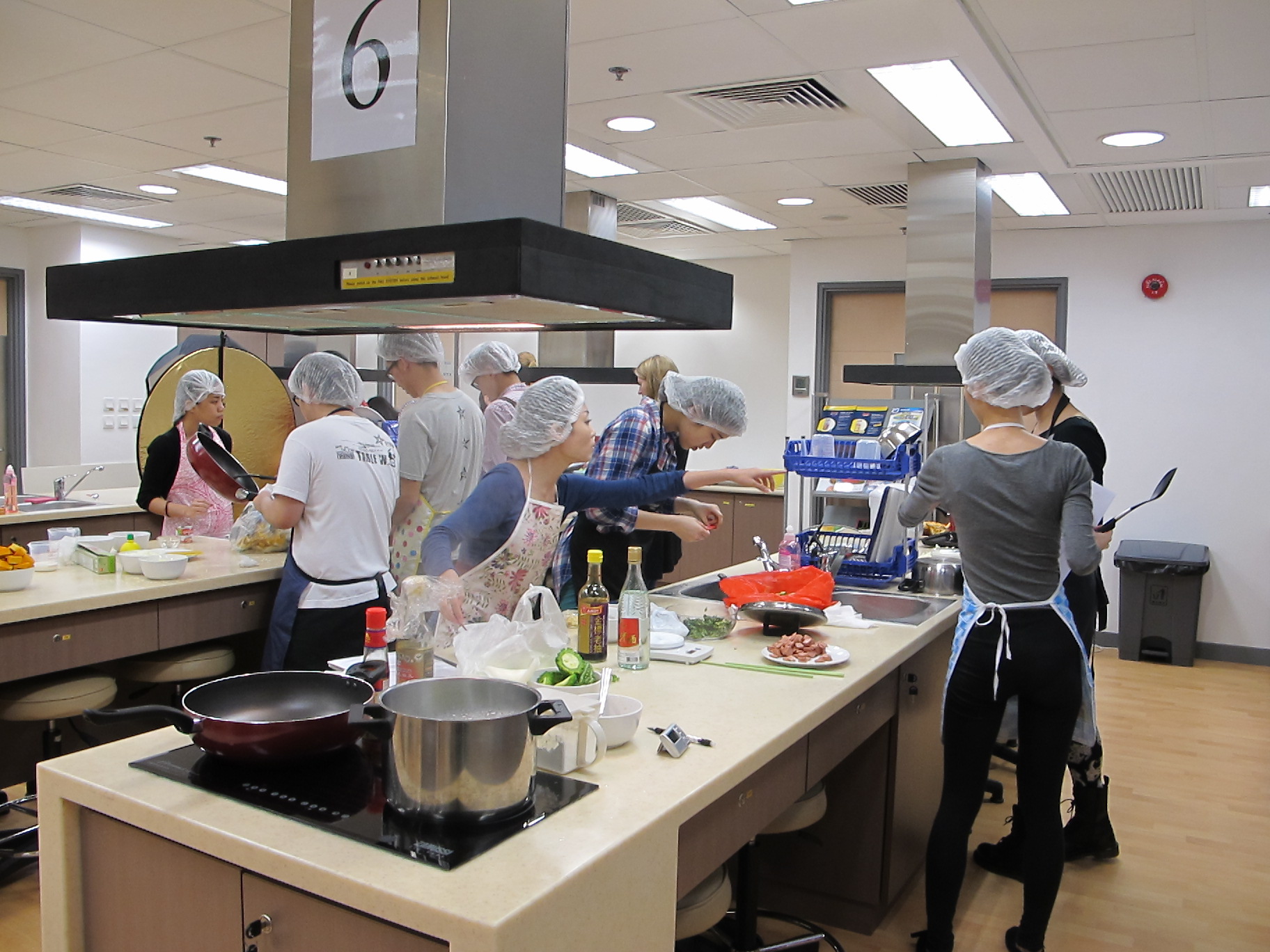 Feeding Hong Kong – Prepare nutritious, simple and low budget cookbook for the needy - Photo - 3