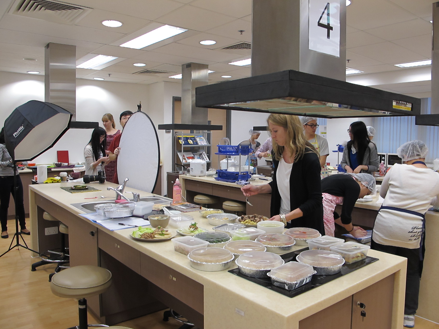 Feeding Hong Kong – Prepare nutritious, simple and low budget cookbook for the needy - Photo - 9