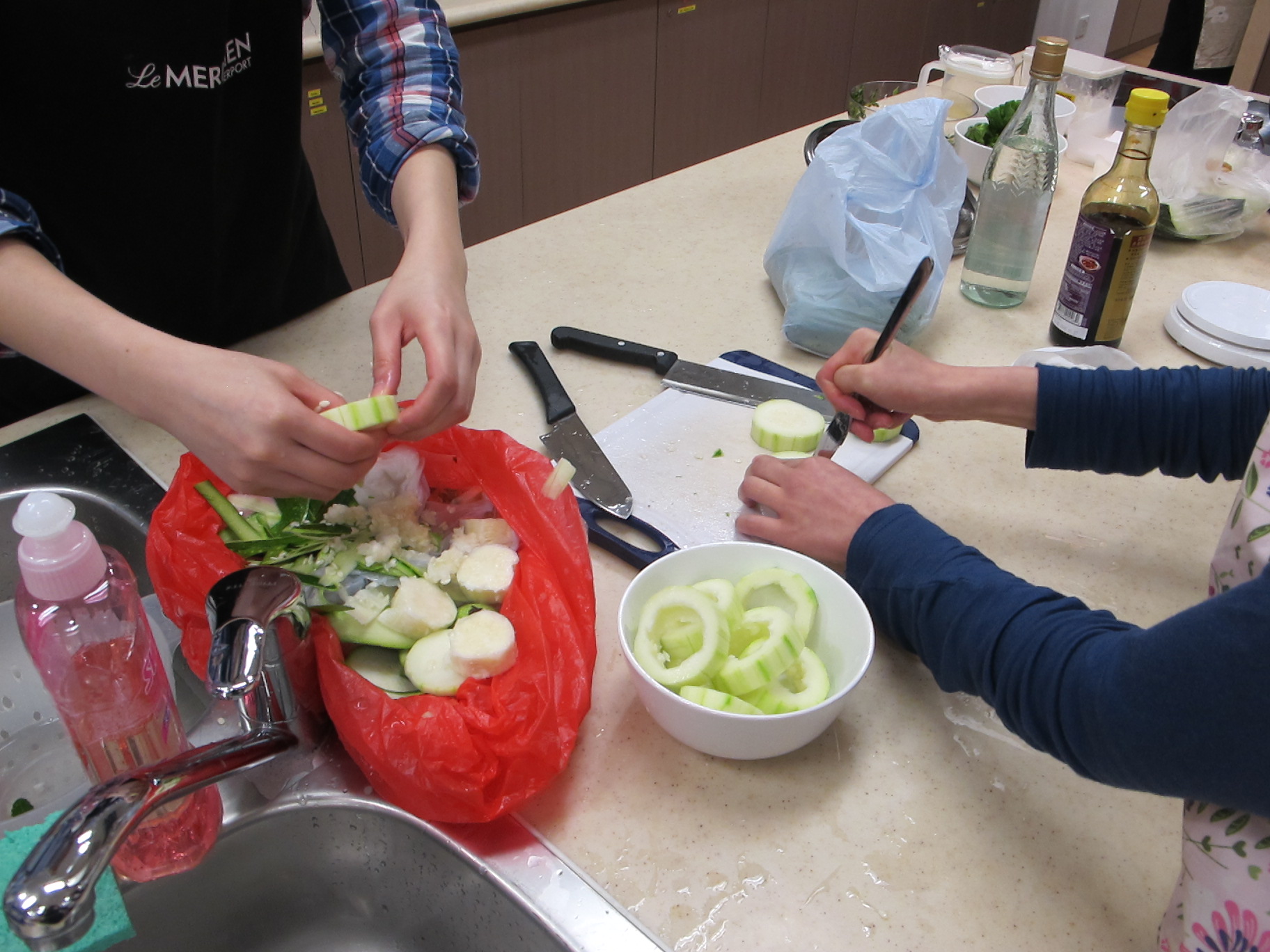 Feeding Hong Kong – Prepare nutritious, simple and low budget cookbook for the needy - Photo - 33