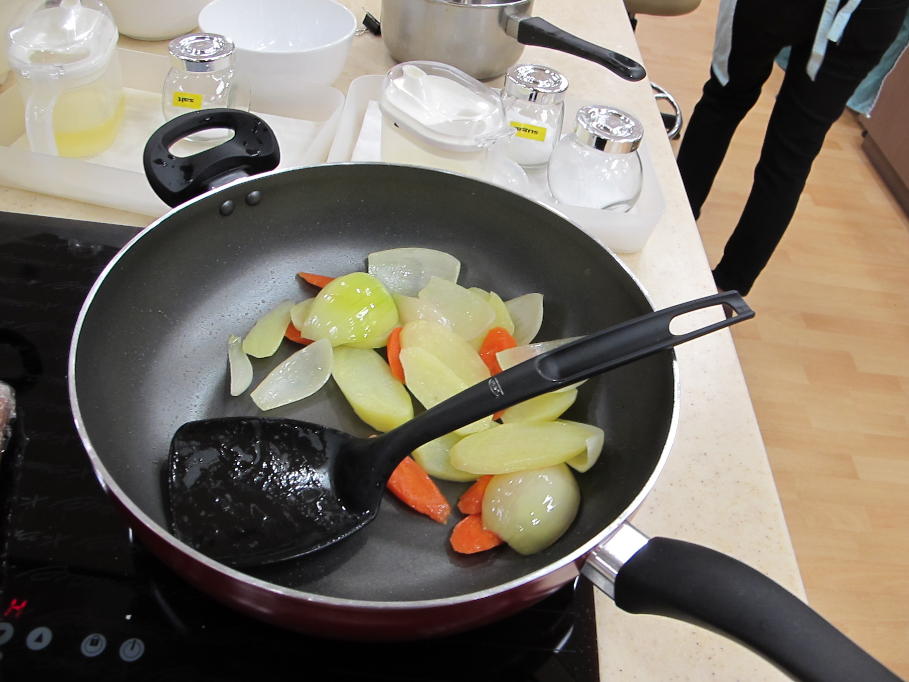 Feeding Hong Kong – Prepare nutritious, simple and low budget cookbook for the needy - Photo - 37
