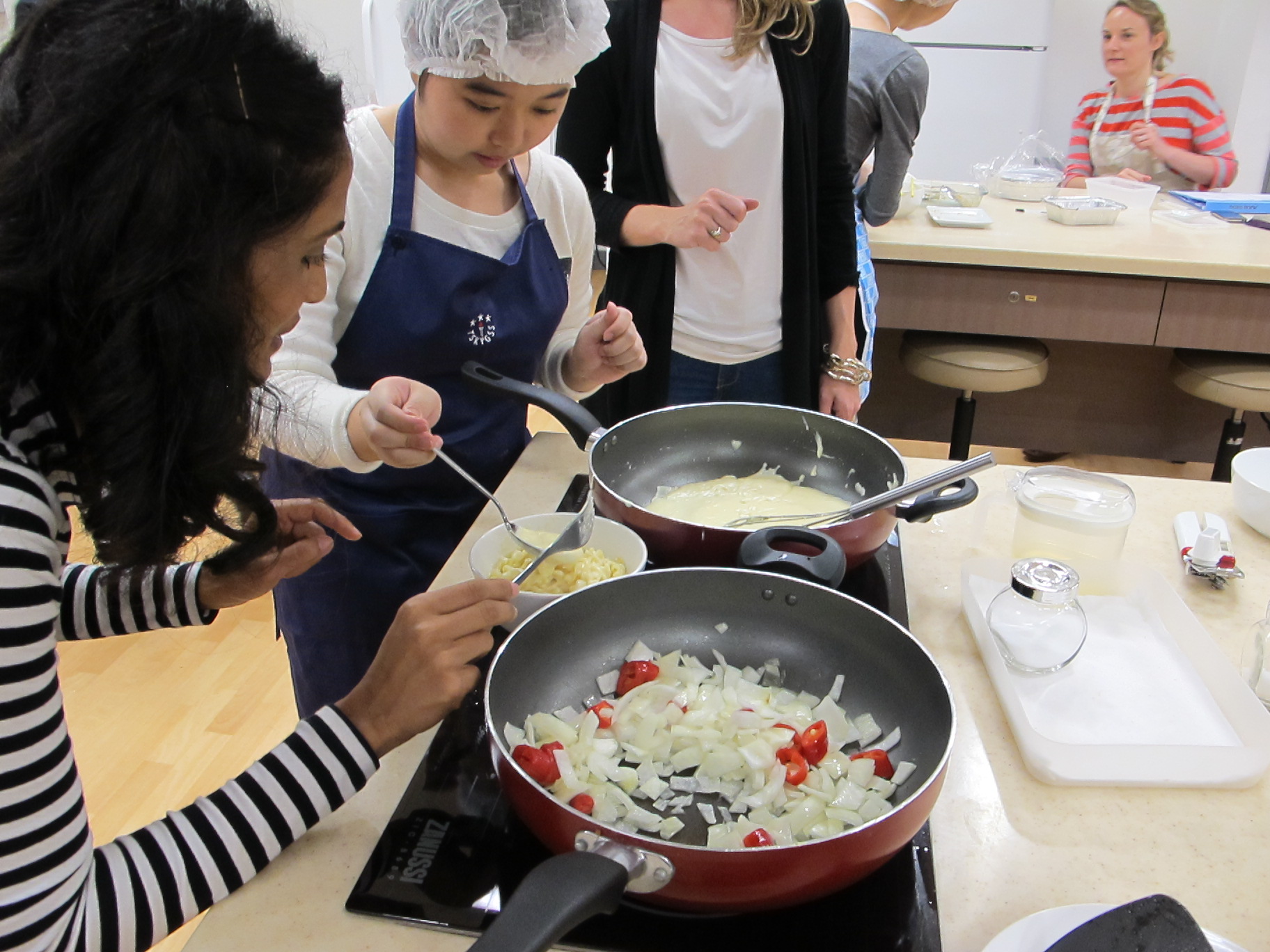 Feeding Hong Kong – Prepare nutritious, simple and low budget cookbook for the needy - Photo - 45