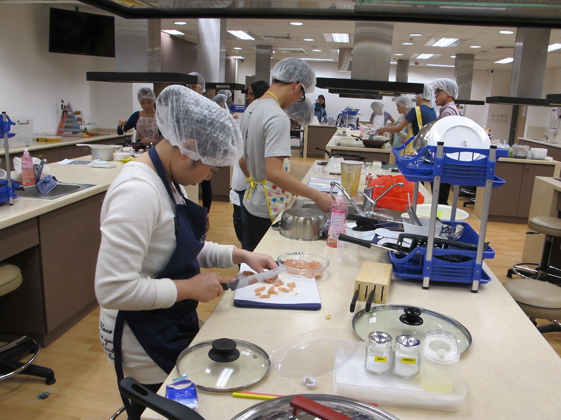 Feeding Hong Kong – Prepare nutritious, simple and low budget cookbook for the needy - Photo - 71