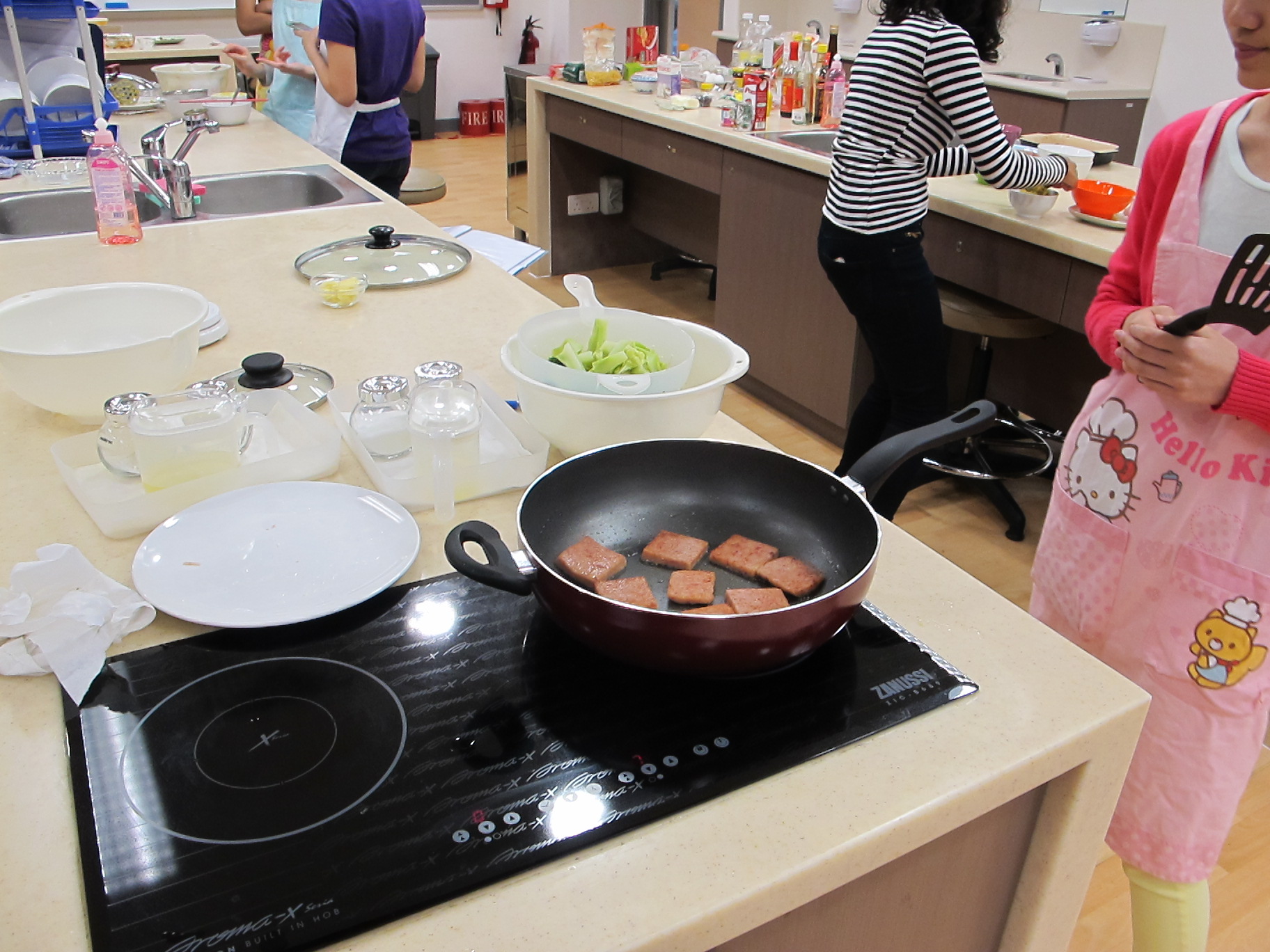 Feeding Hong Kong – Prepare nutritious, simple and low budget cookbook for the needy - Photo - 83