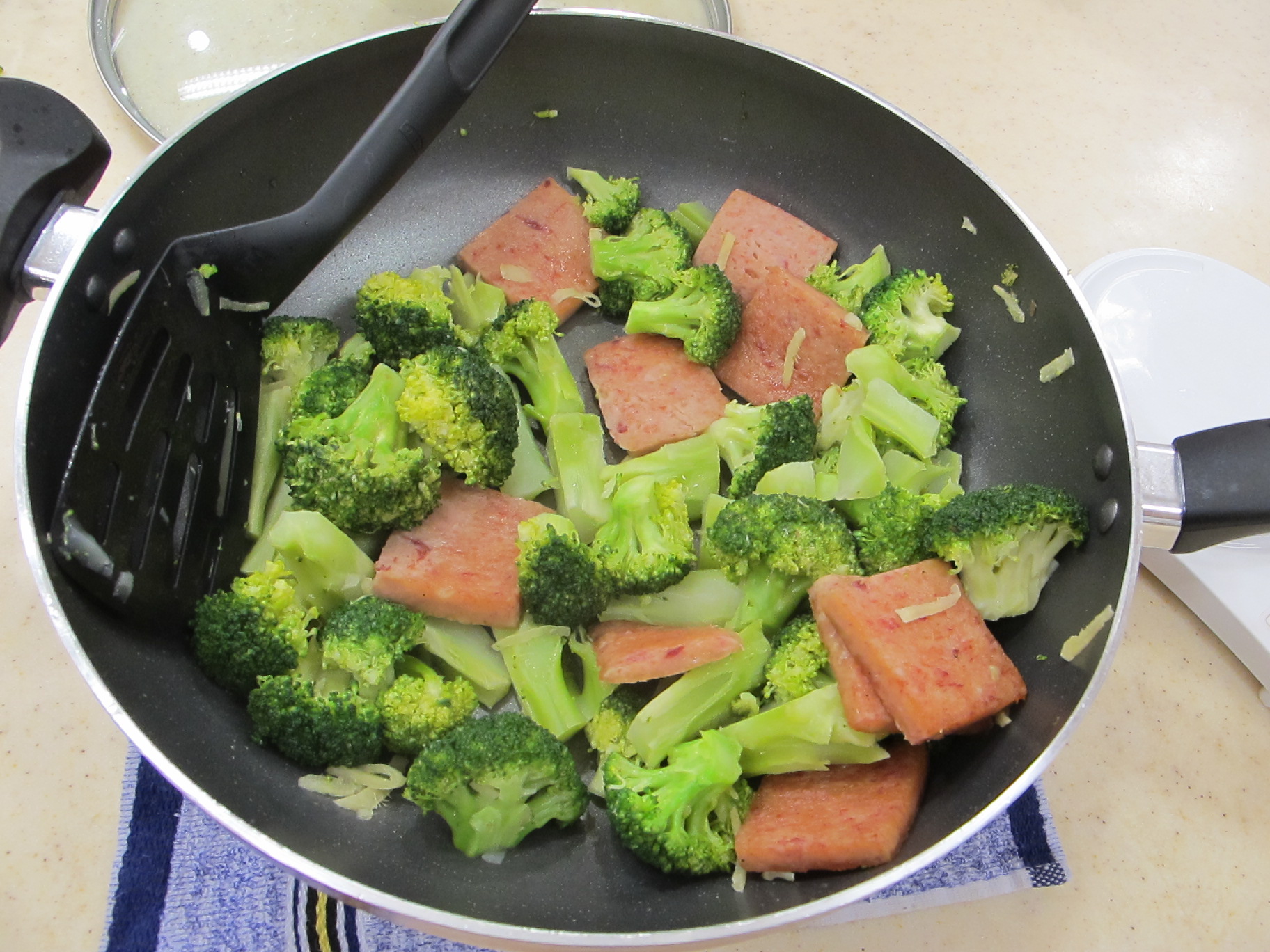 Feeding Hong Kong – Prepare nutritious, simple and low budget cookbook for the needy - Photo - 89
