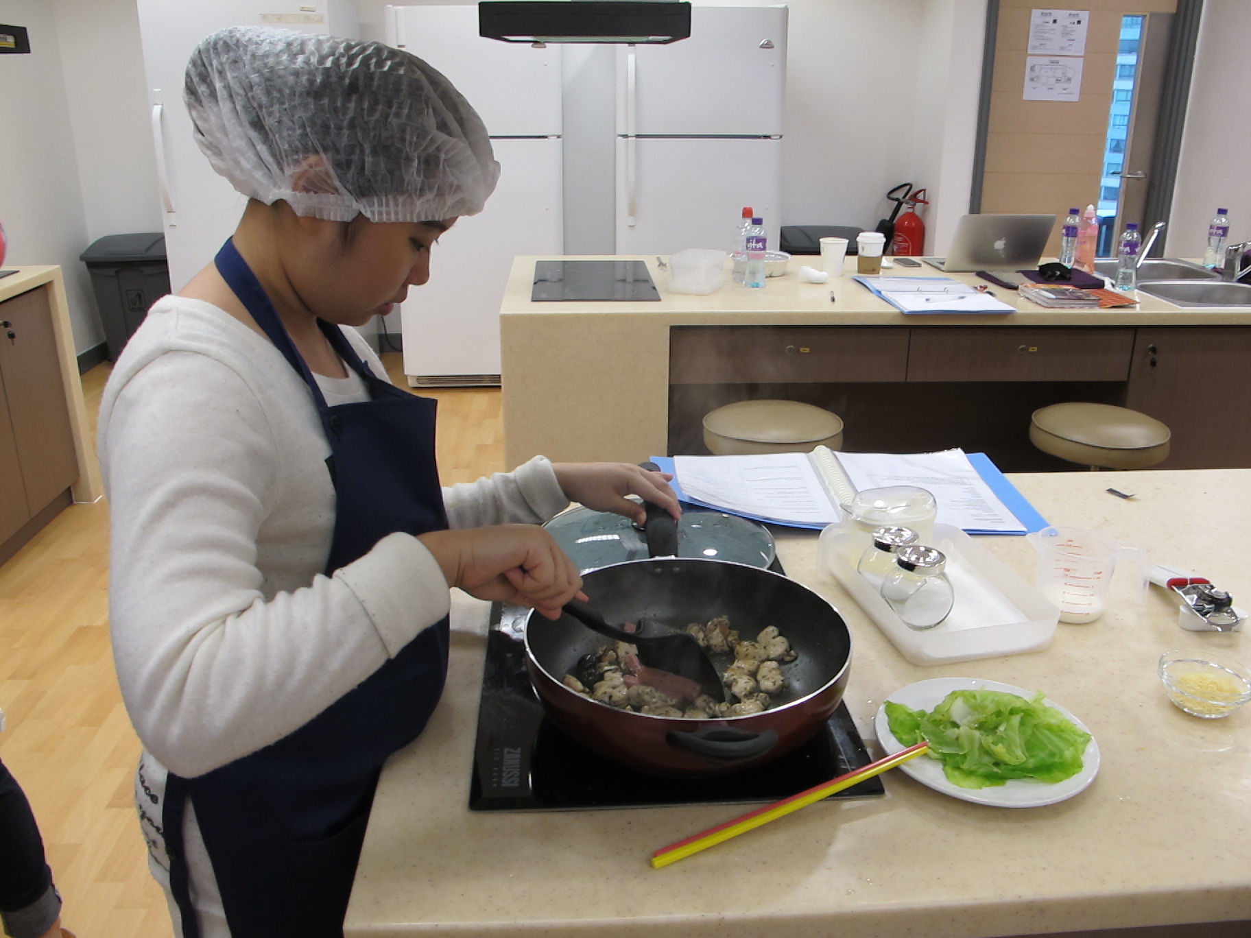 Feeding Hong Kong – Prepare nutritious, simple and low budget cookbook for the needy - Photo - 91