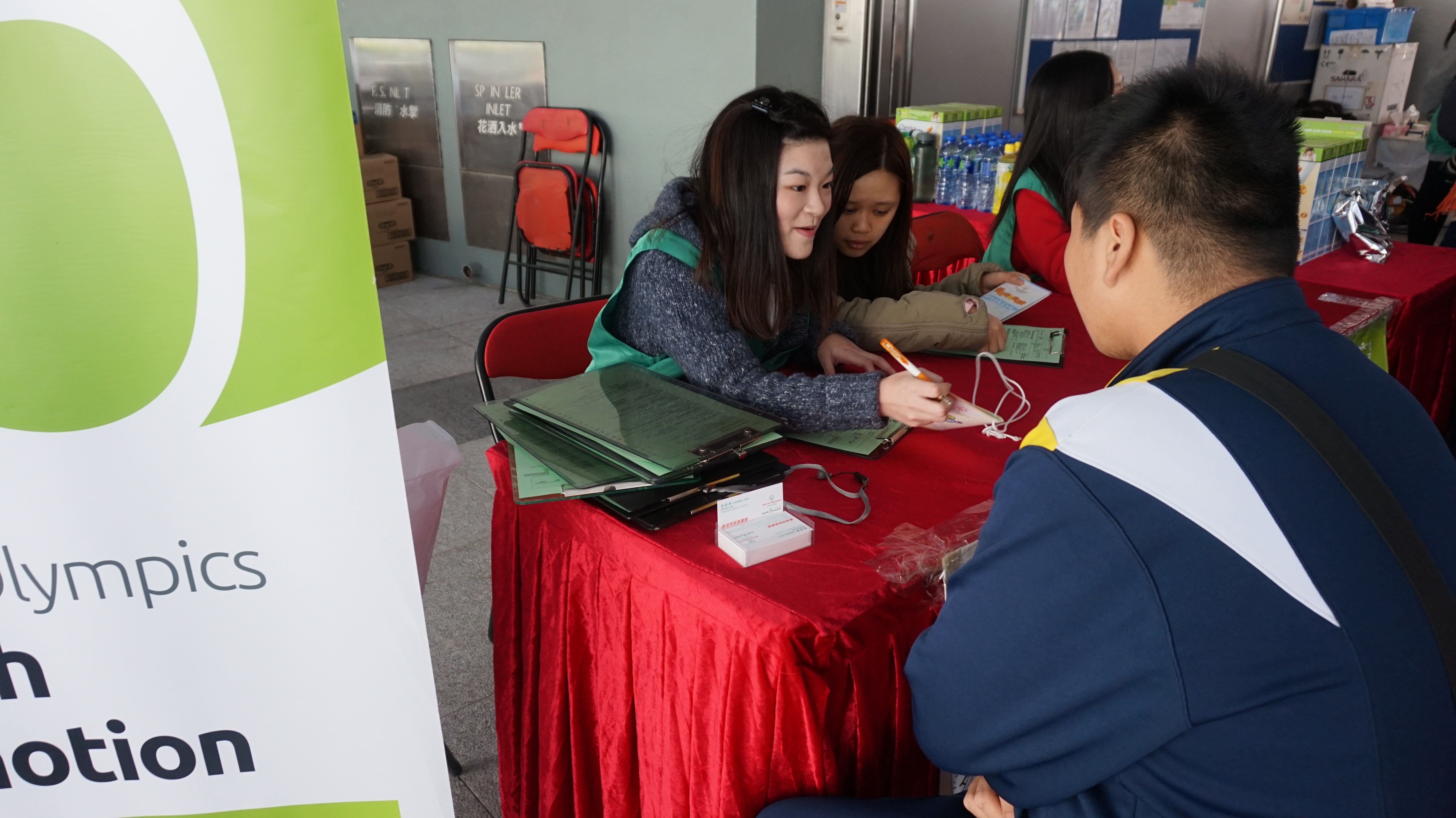 Volunteering in the Hong Kong Special Olympic Healthy Athletes Programme, Health Promotion - Photo - 7