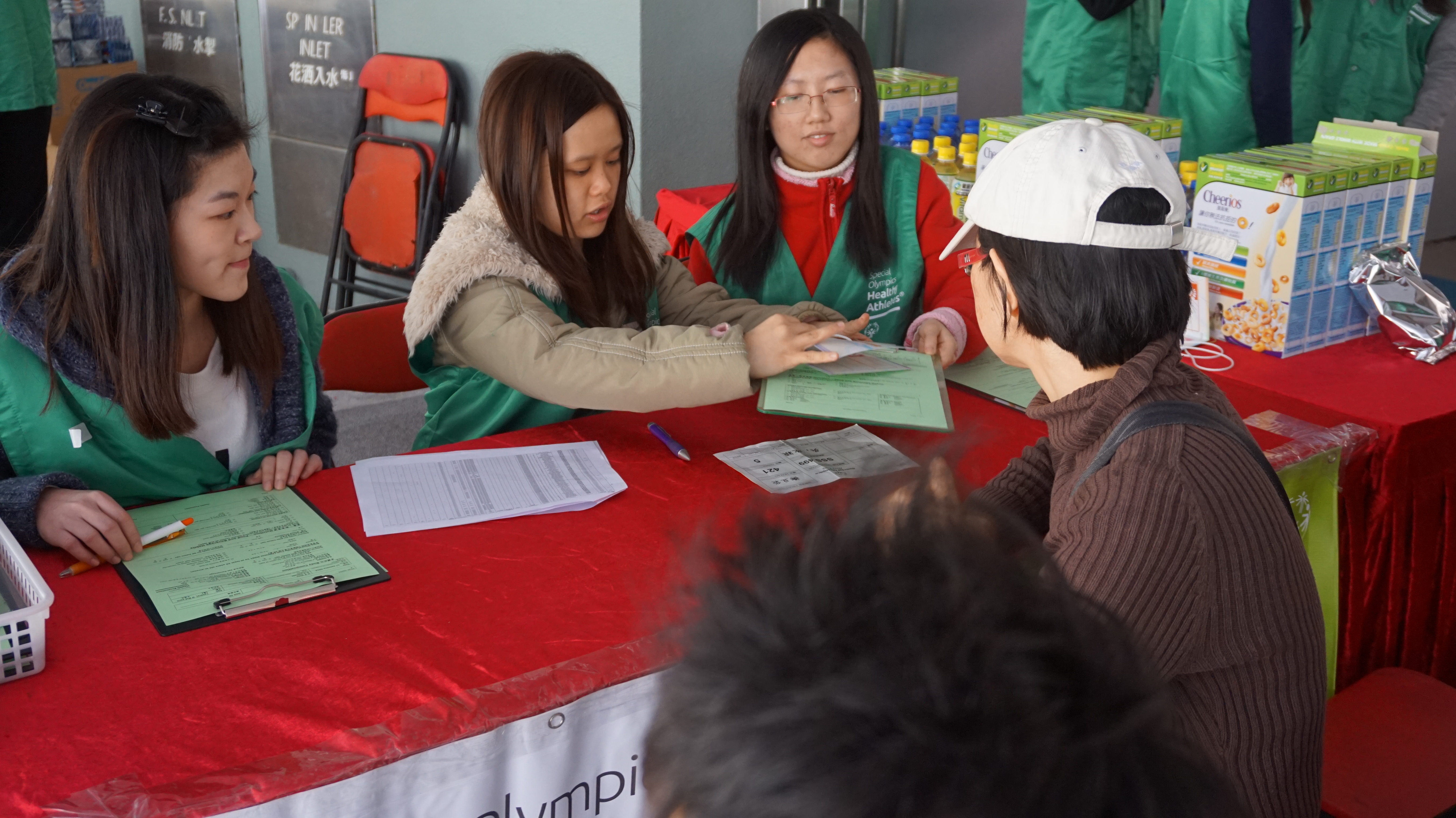 Volunteering in the Hong Kong Special Olympic Healthy Athletes Programme, Health Promotion - Photo - 17