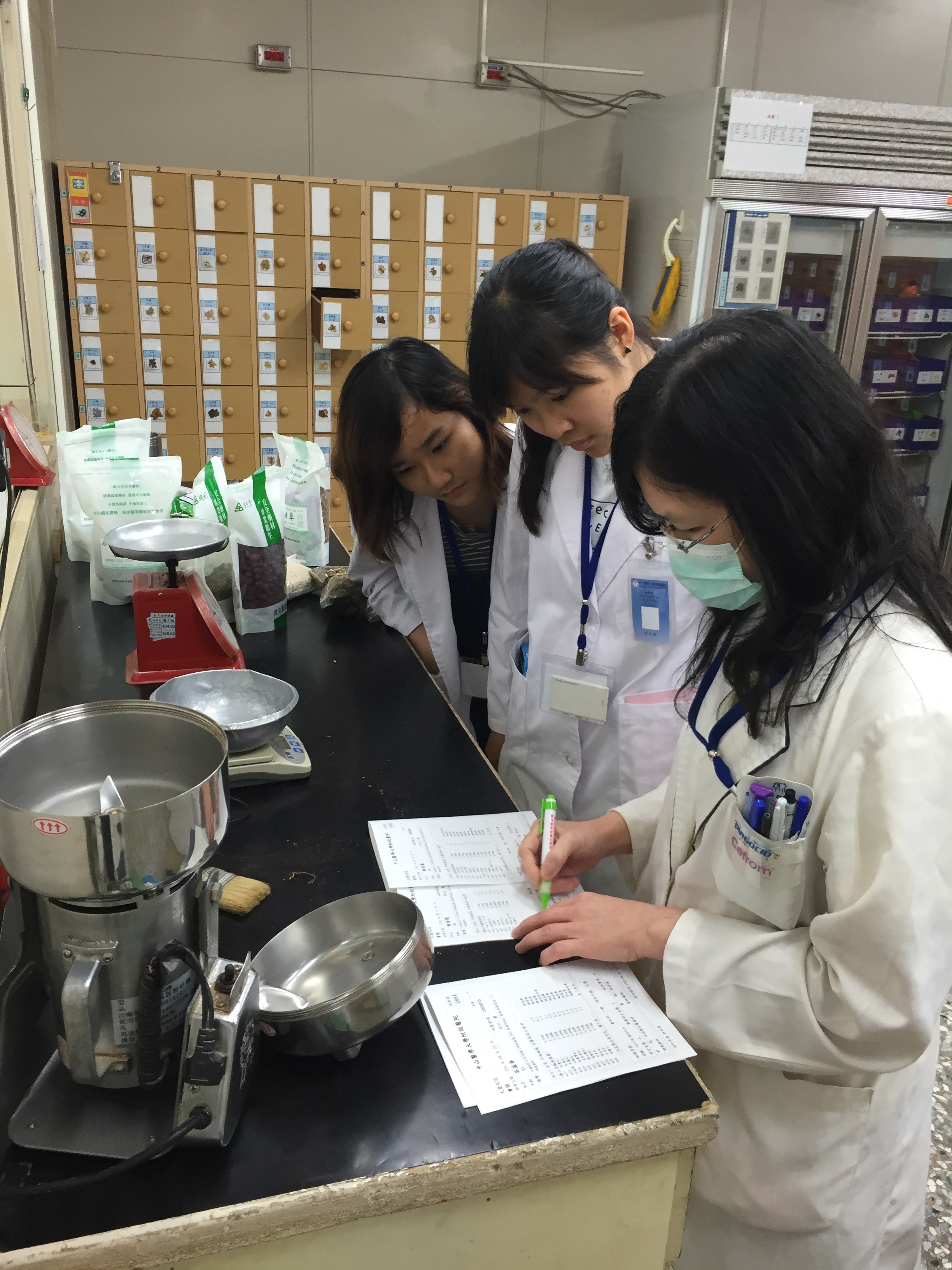 2015年醫療及保健產品管理高級文憑配藥學及化驗科學台中研習團 - Photo - 11