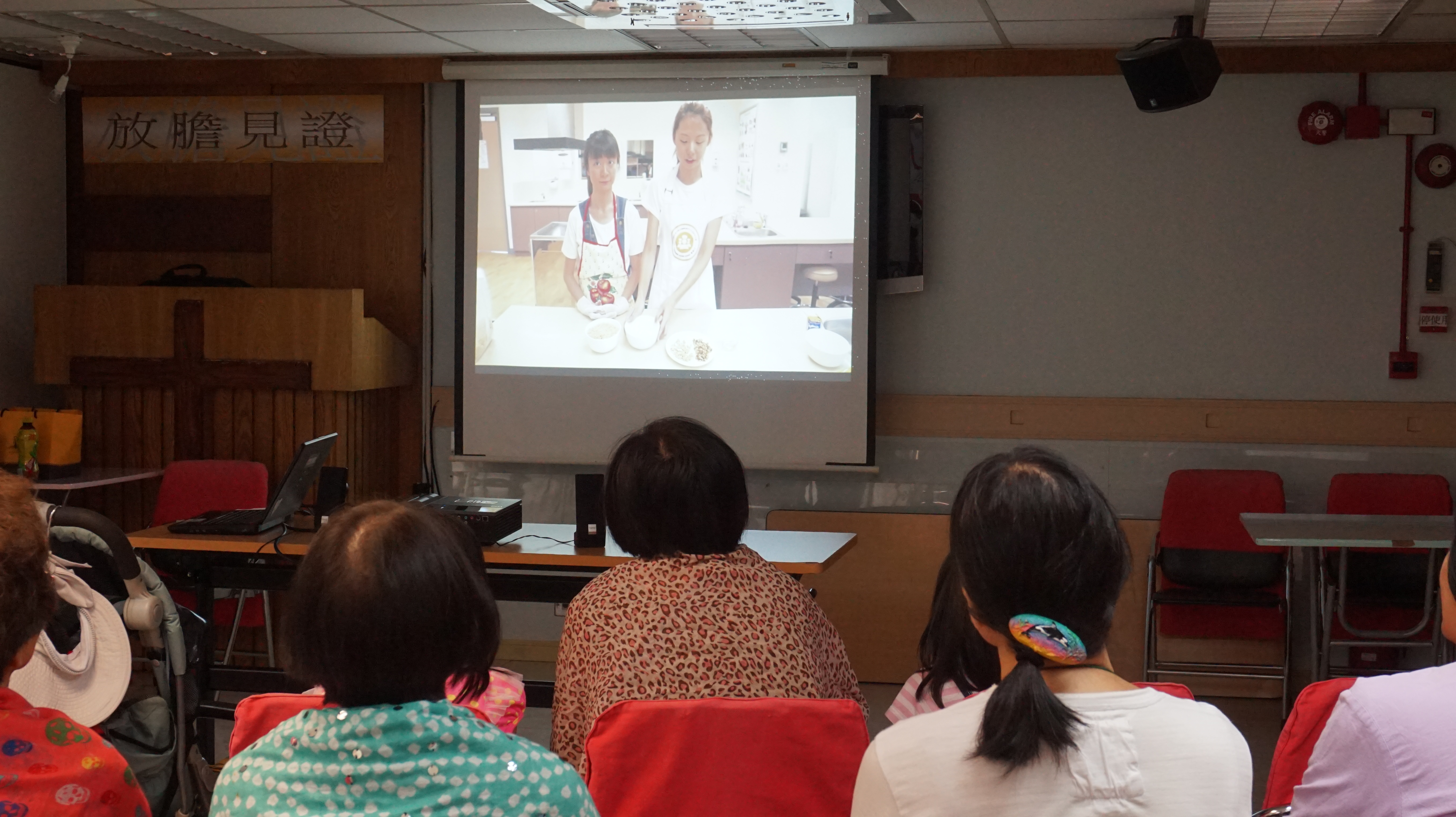 Outreach project – Organizing nutrition talk in community center - Photo - 3