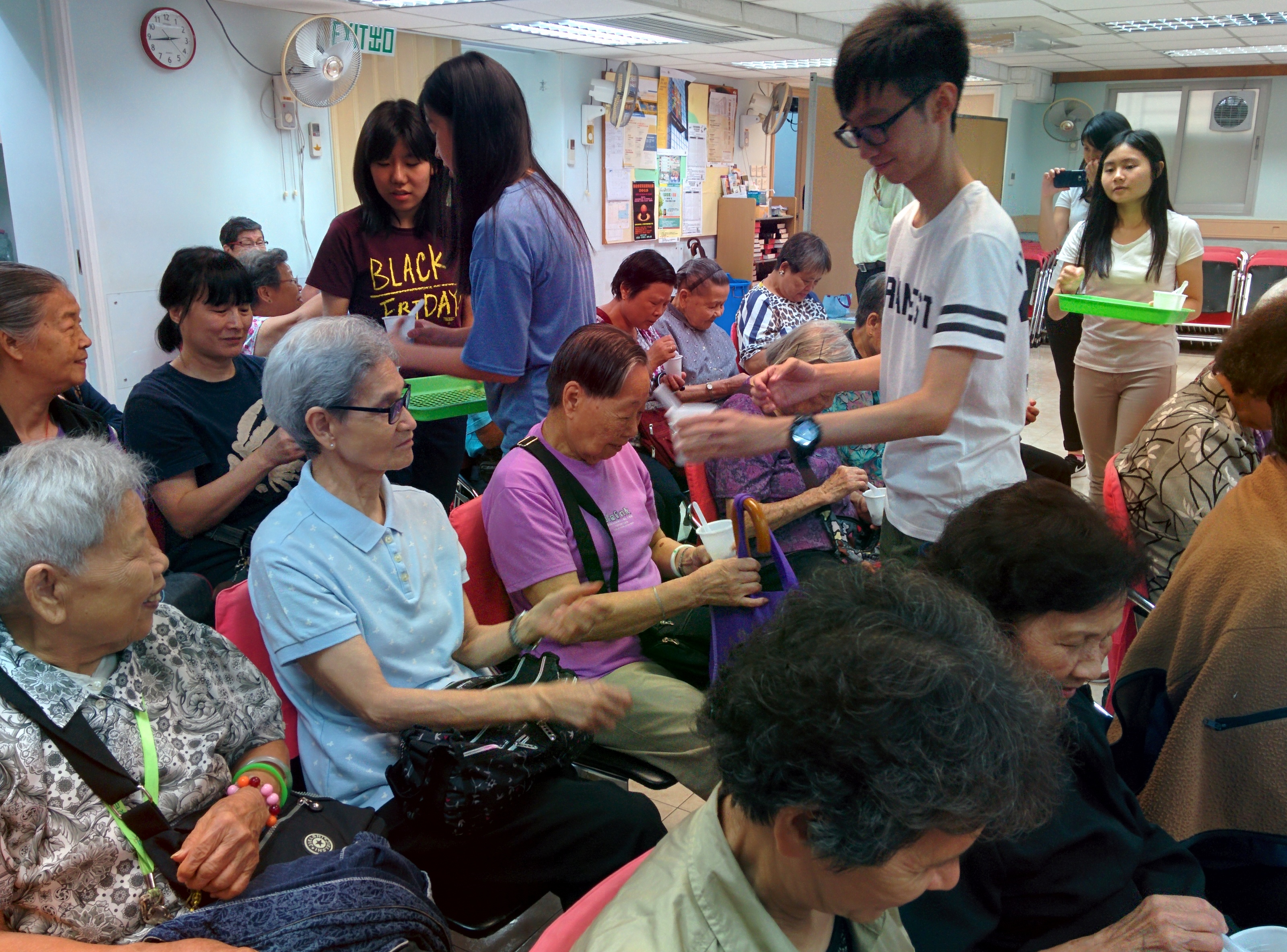 Outreach project – Organizing nutrition talk in community center - Photo - 41
