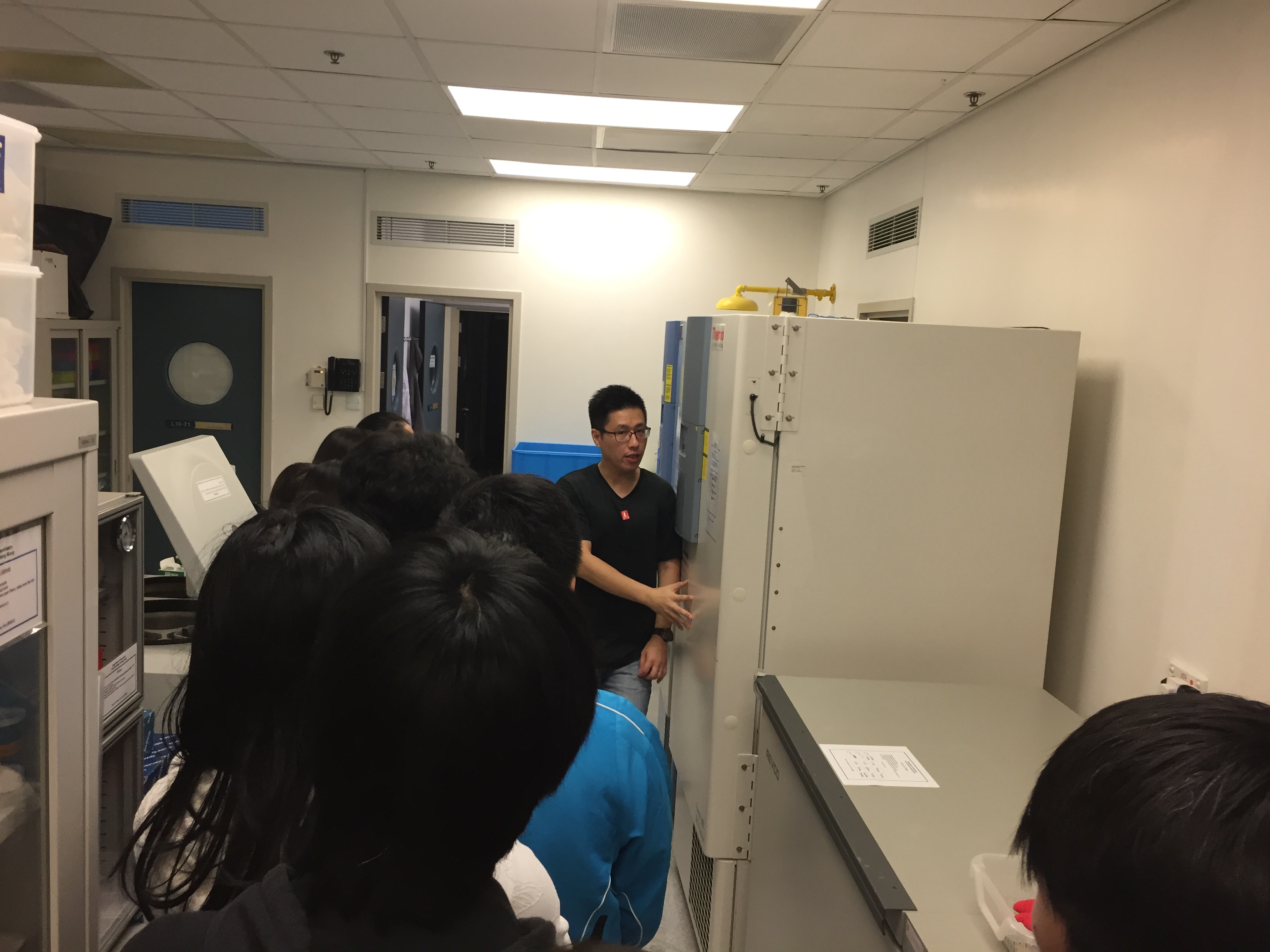 Visit to research laboratory of Li Ka Shing Faculty of Medicine in The University of Hong Kong - Photo - 3