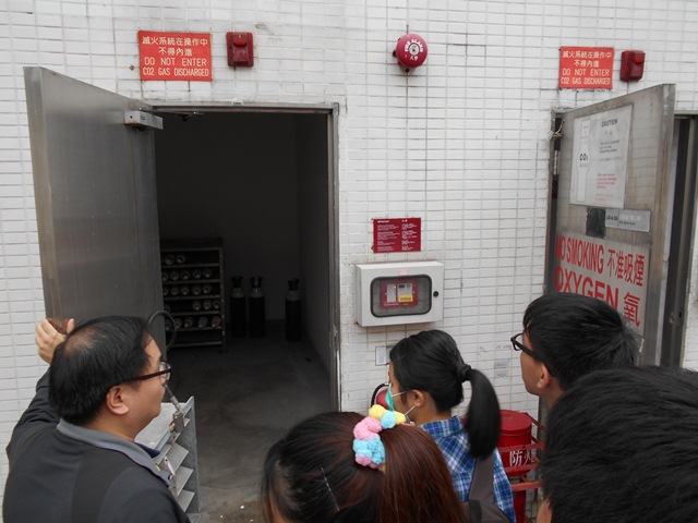 Looking inside the Pharmacy Department of a Public Hospital - Photo - 5