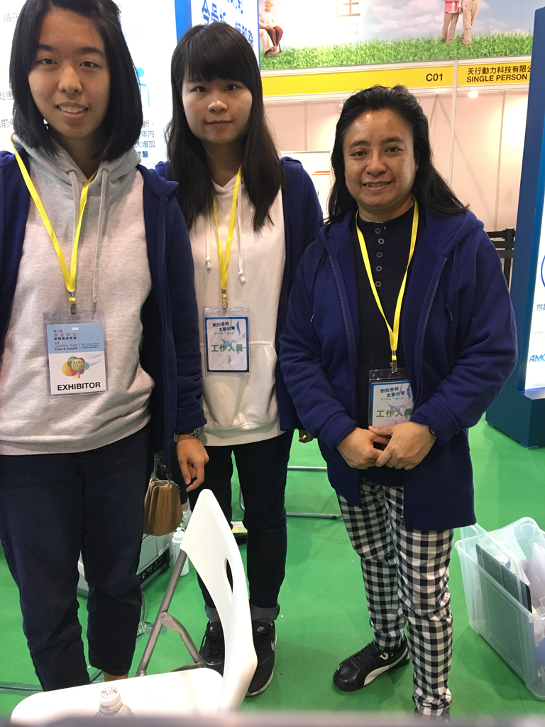Serving at an elderly expo - Photo - 7