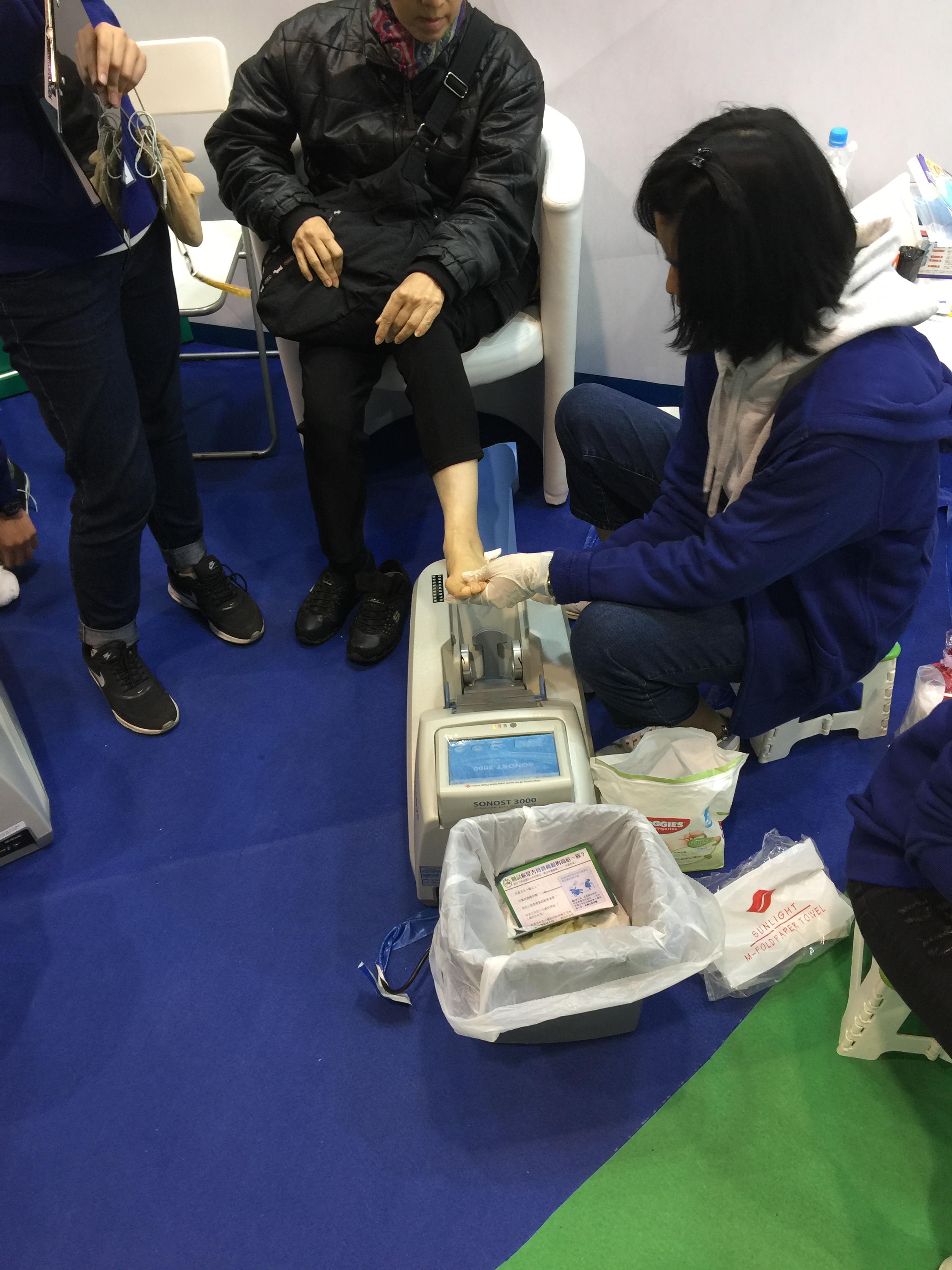 Serving at an elderly expo - Photo - 5