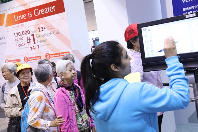 Students Serving at Expo for the Elderly - Photo - 5