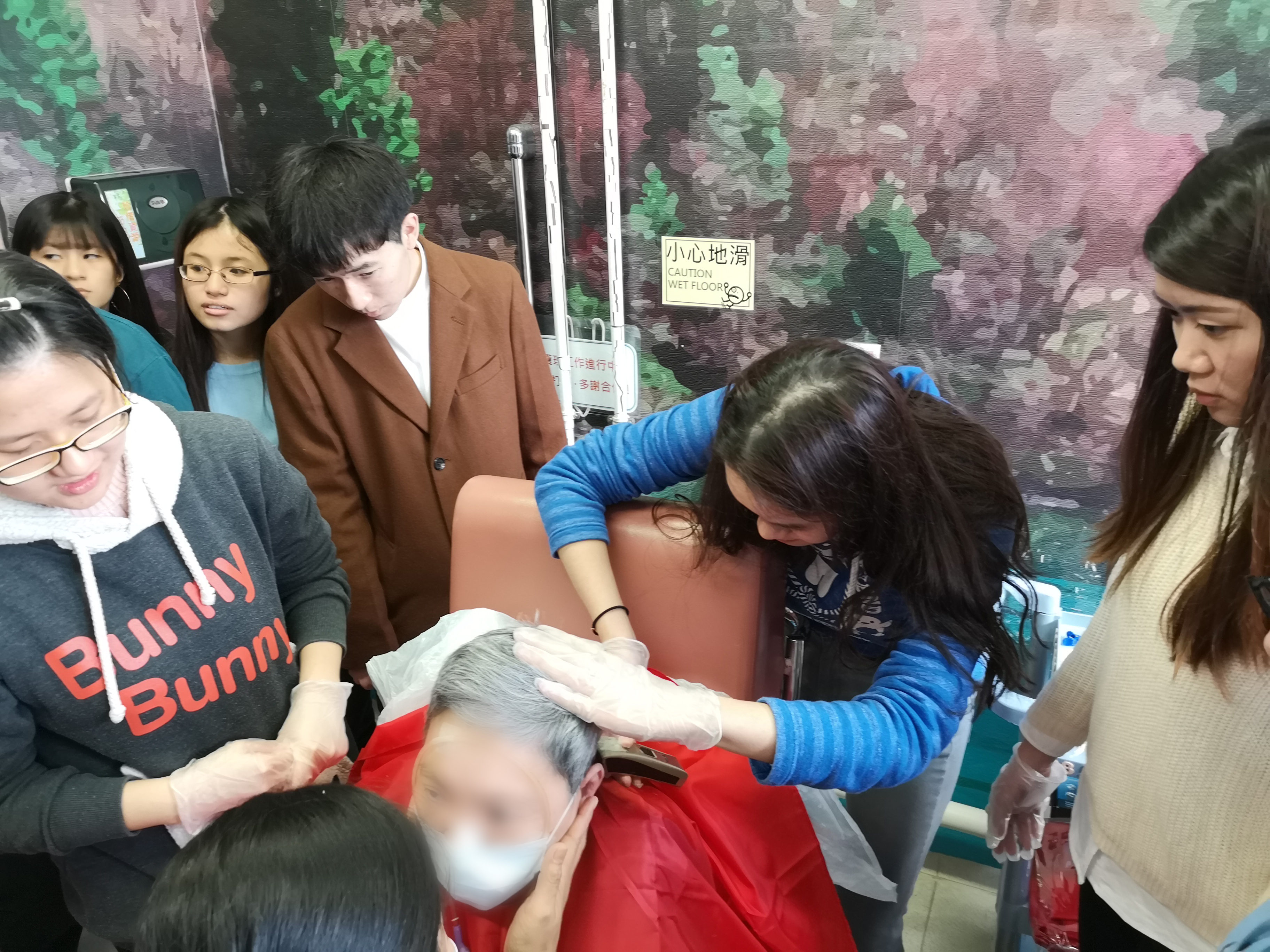 HPSHCC Community Barber Service Team's First Service - Photo - 7