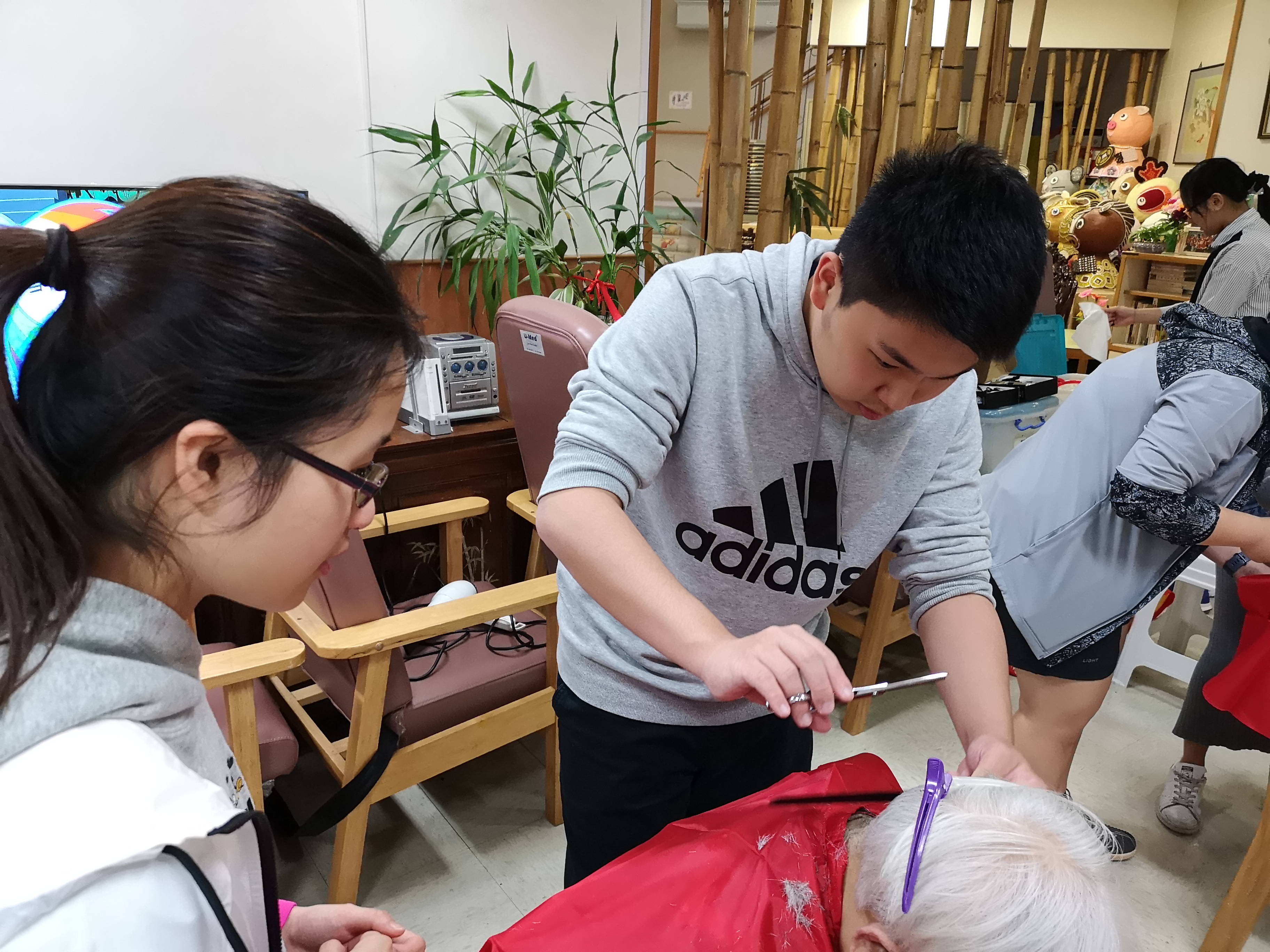 HPSHCC Community Barber Service Team's First Service - Photo - 13