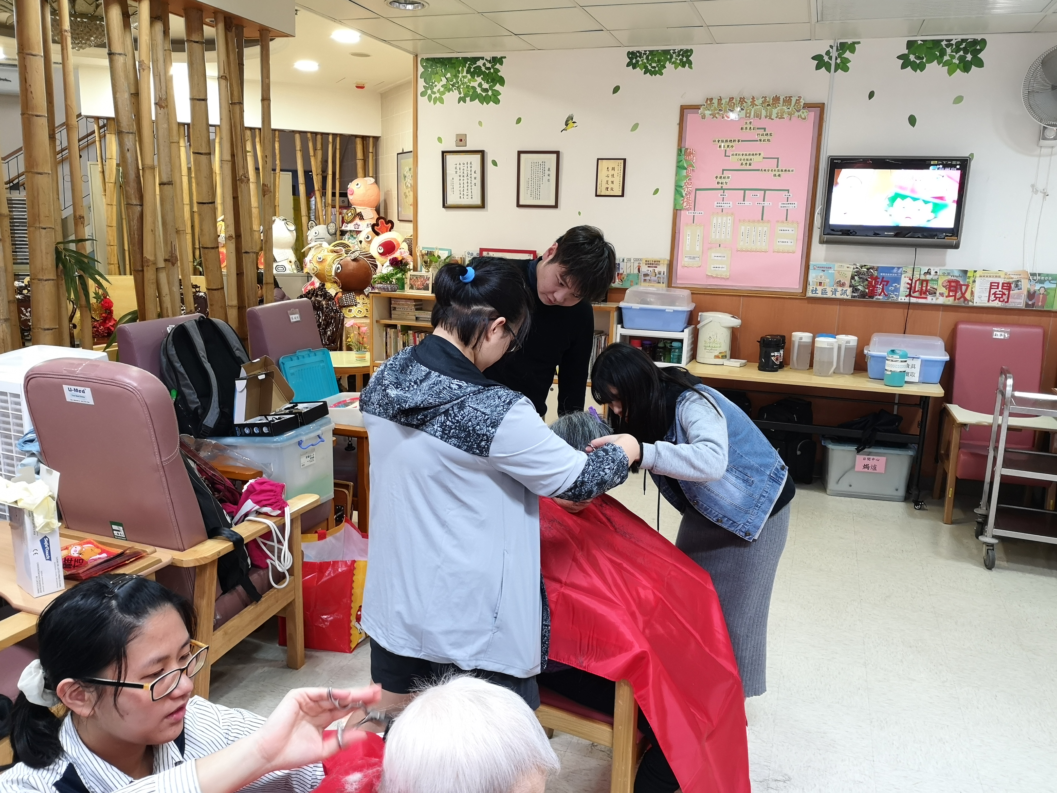 HPSHCC Community Barber Service Team's First Service - Photo - 15
