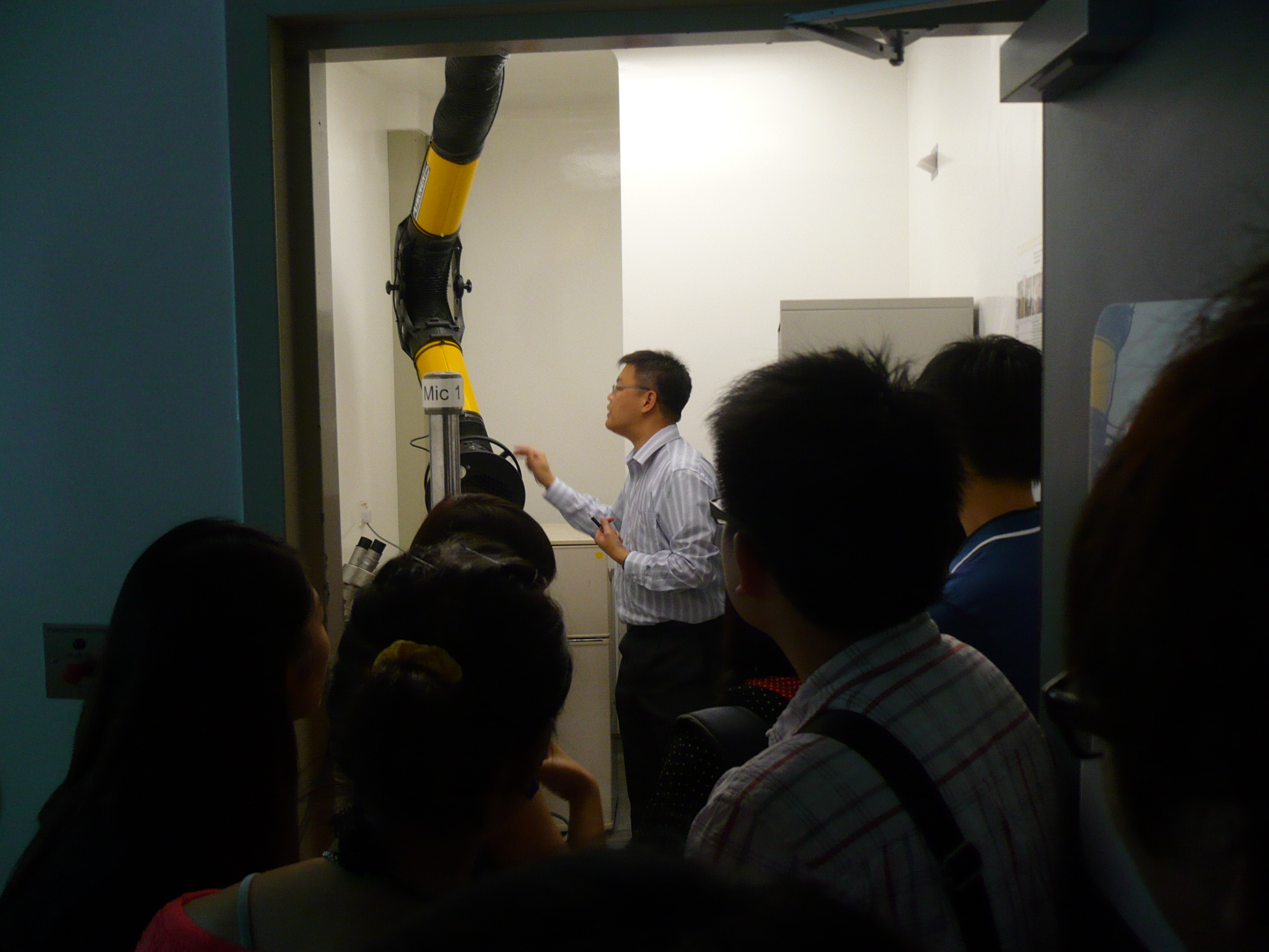 Visit to Laboratories of HKU  (for Year 1 Students of the Higher Diploma in Medical and Health Products Management Programme) - Photo - 11