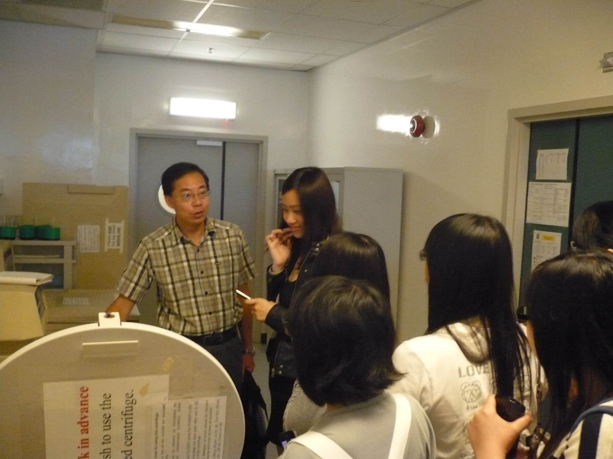 Visit to Laboratories of HKU  (for Year 1 Students of the Higher Diploma in Medical and Health Products Management Programme) - Photo - 17