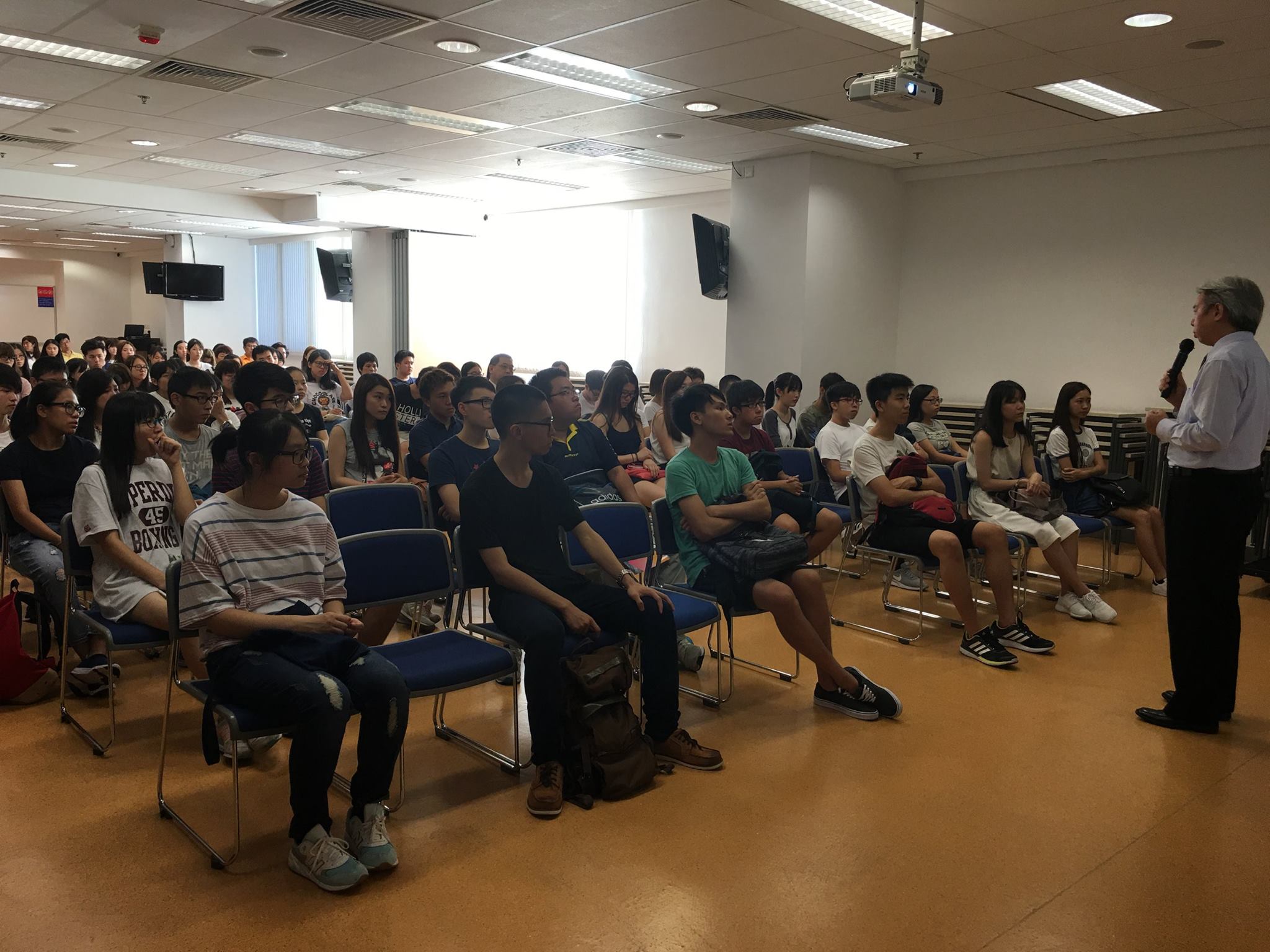 Getting to Know Us 2016 - Photo - 1